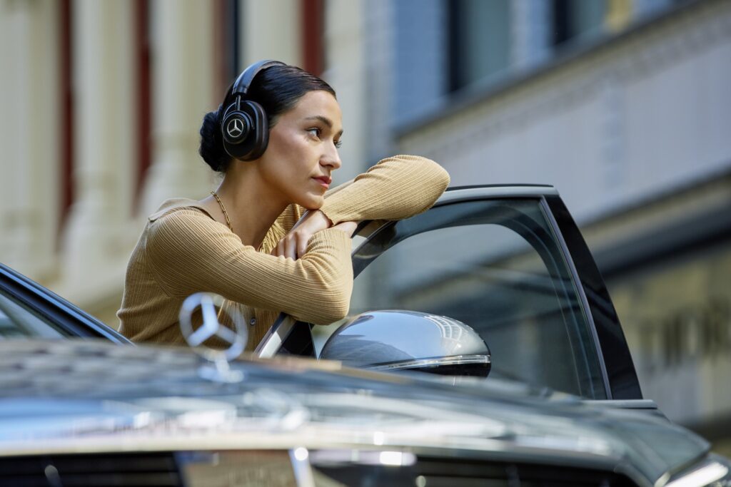 Merdeces Benz AMG Master Dynamic Kopfhörer Hadphones Earphones
